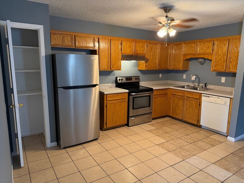 Building Photo - 4307 Shawn Dr