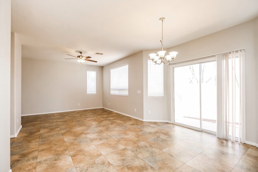 Building Photo - 2522 S 90th Glen