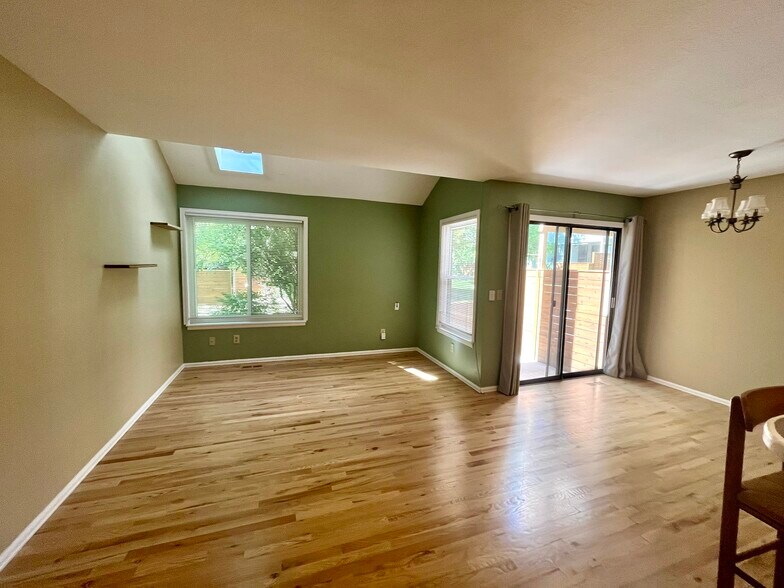 Main room - 3097 Fulton Circle