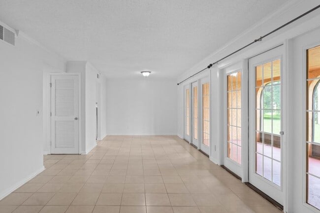 Building Photo - 2 bedroom in Jacksonville FL 32217