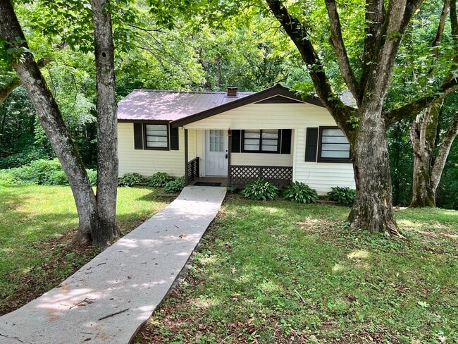 Building Photo - 746 Bishop Dr