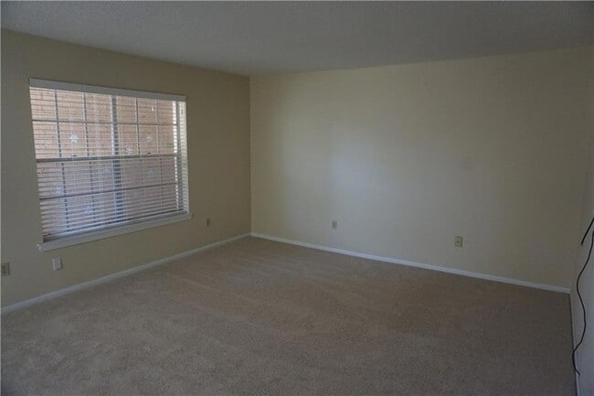 Building Photo - 2720 Whitney Pl