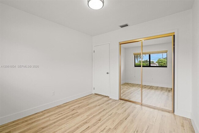 Building Photo - 5110 SW 106th Ave