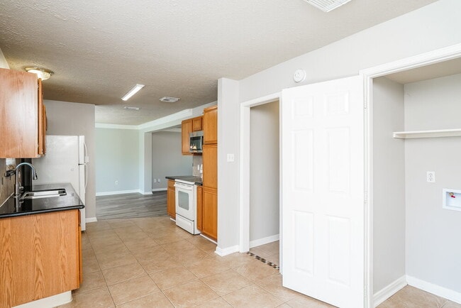 Building Photo - 20415 Blue Beech Dr