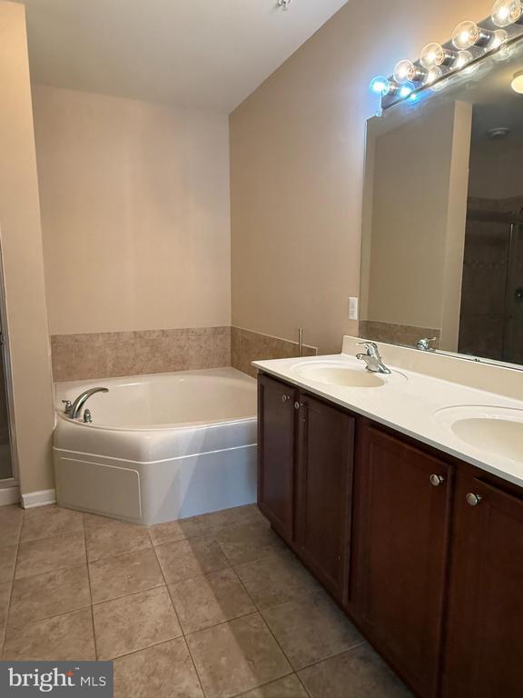 Building Photo - 224 Breeders Cup Dr