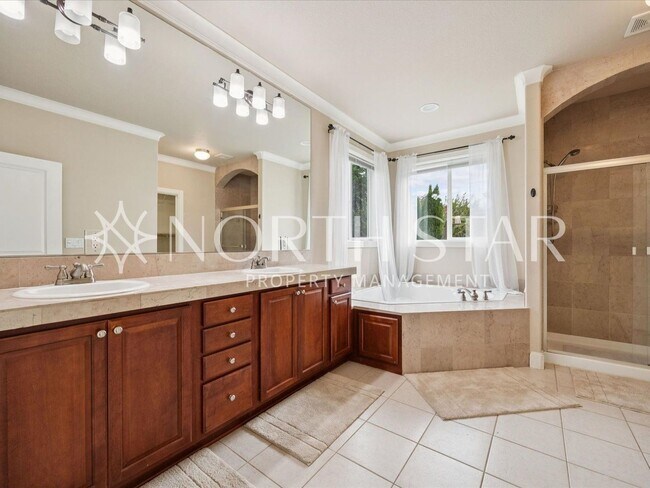 Building Photo - Tuscan Hills Traditional in Happy Valley