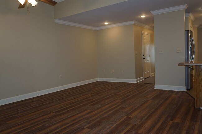 Building Photo - 4 Bed 2 Bath two car garage  Home