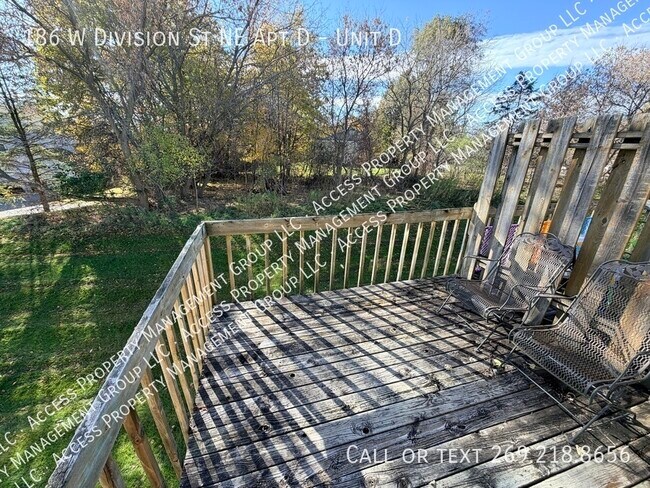 Building Photo - 186 W Division St NE