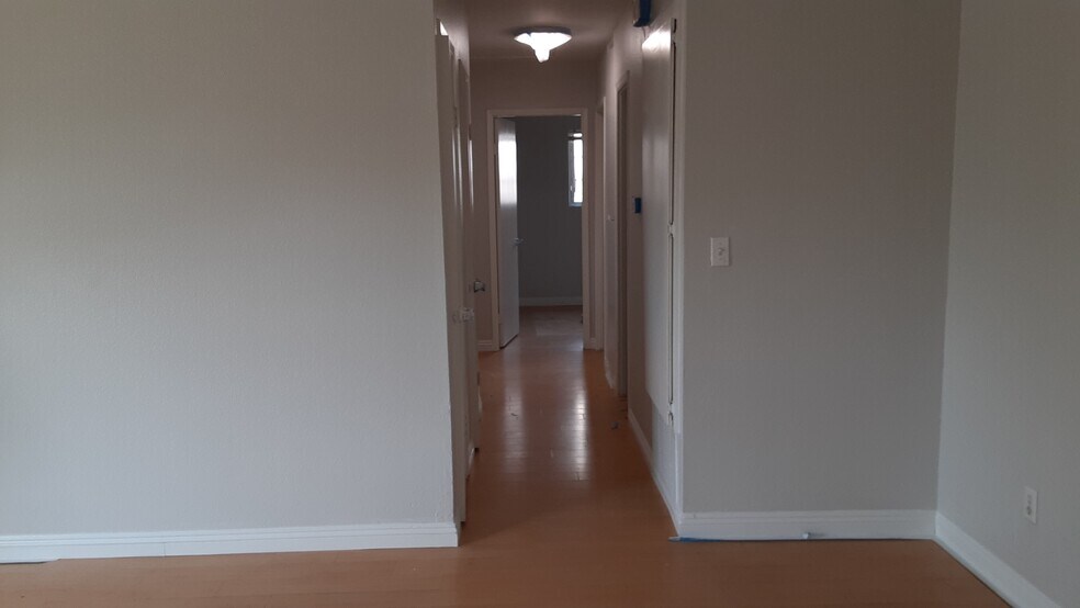 Building Photo - 15157 Jenell St