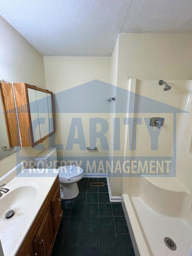 Building Photo - 913 Whisperwood Trail NE