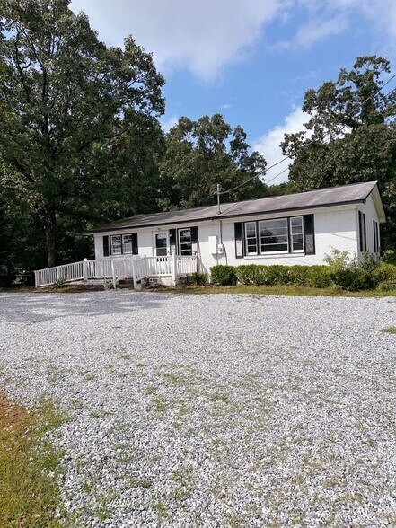 Building Photo - 1463 Beacon Light Rd