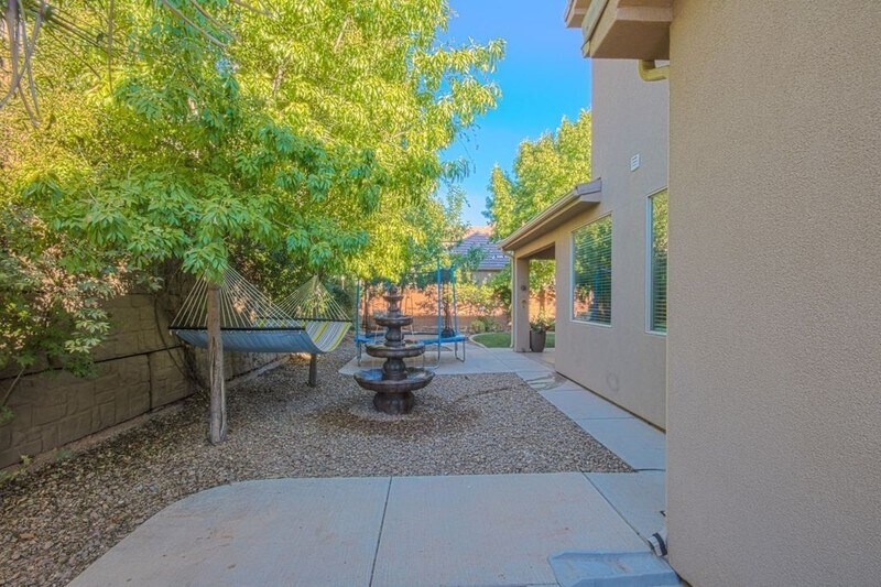 Building Photo - 674 Bear Claw Dr