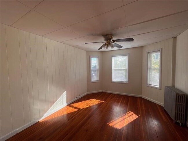 Building Photo - 15 5th St