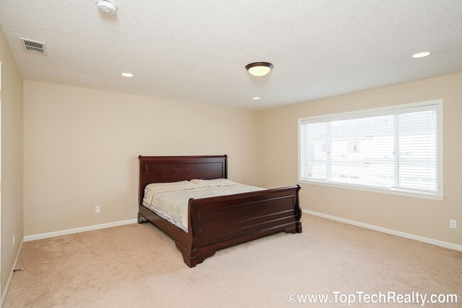 Building Photo - Beautiful Home & Ideal Location! | 5 Beds + 3 Full Baths | Gorgeous Appliances | ***Large Backyar...