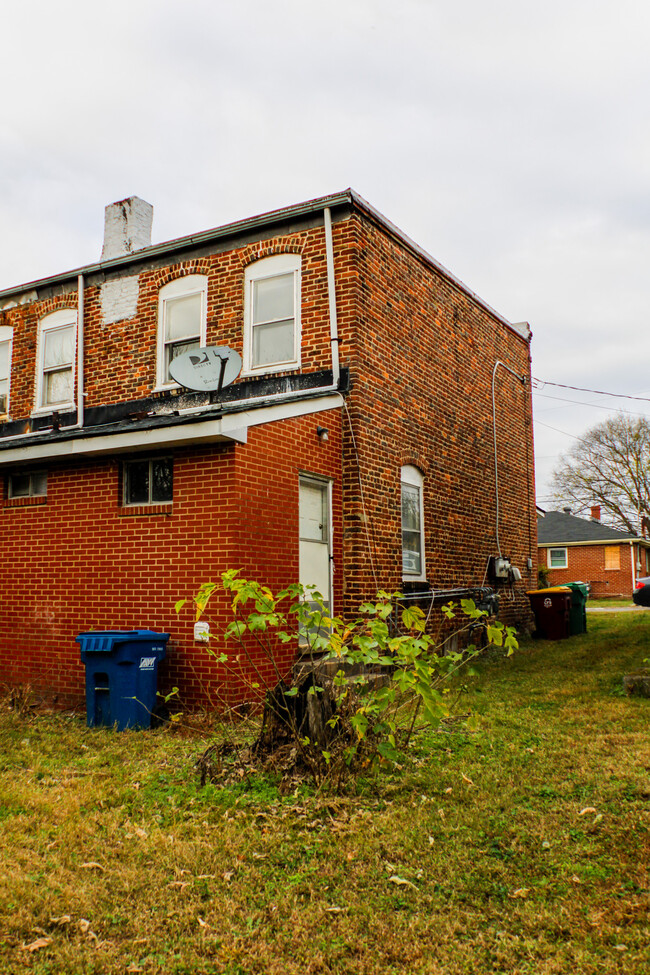 Building Photo - 708 Mount Airy St