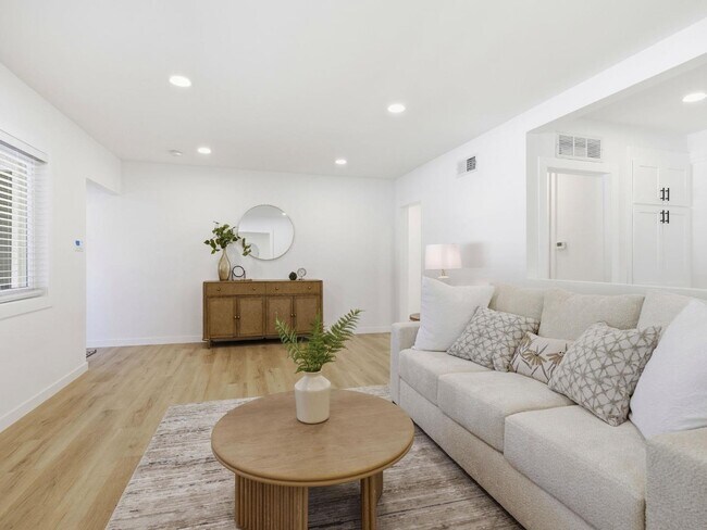 Building Photo - 8446 Penfield Ave