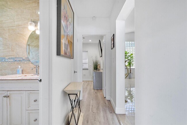 Building Photo - 2541 NE 195th St