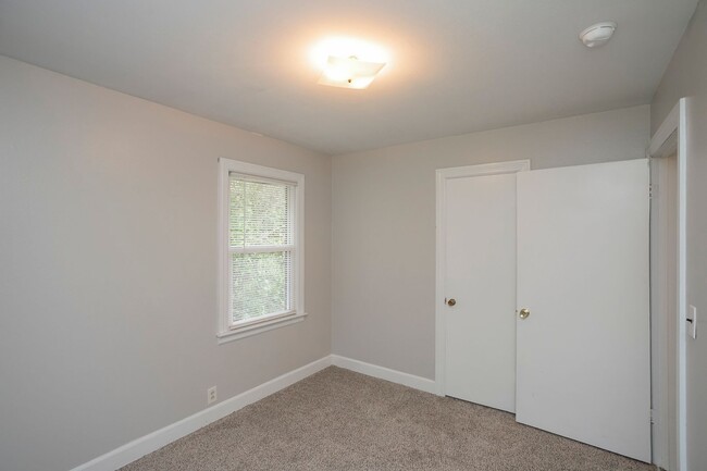 Building Photo - 208 Hillcrest Dr
