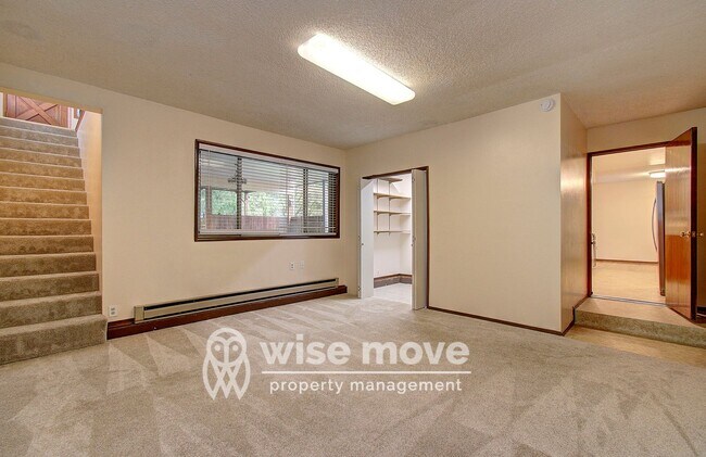 Building Photo - Mid-Mod on Missoula- Big Backyard!