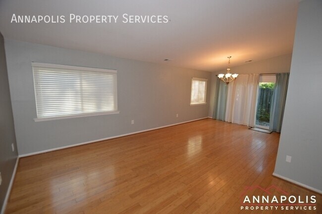 Building Photo - 4 Youngs Farm Ct