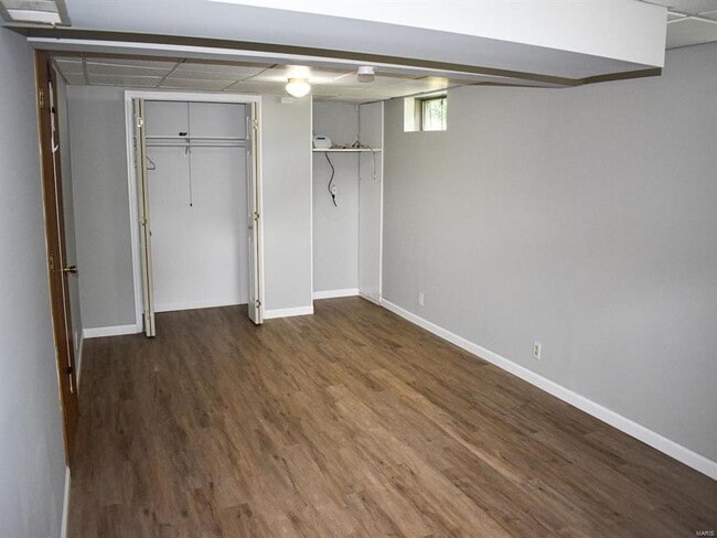 Building Photo - Great Webster Location!