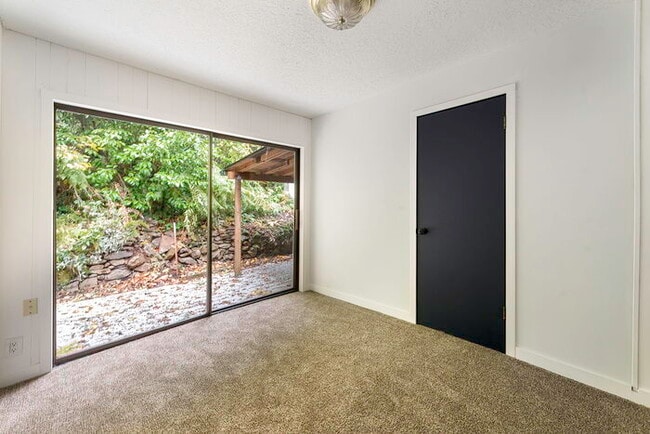 Building Photo - BEAUTIFUL CABIN STYLE HOME ACROSS FROM SIL...