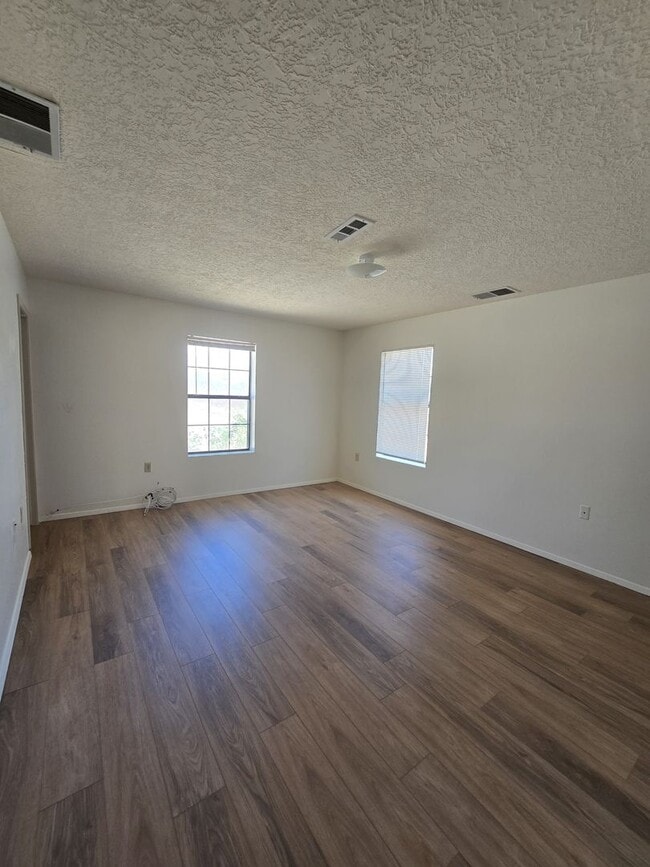 Building Photo - 3 bedroom, 2 bathroom home in Rio Rancho L...