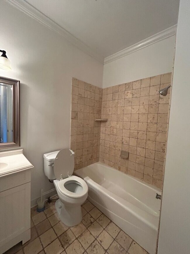 Building Photo - Captains Walk Townhouse-Available to Rent