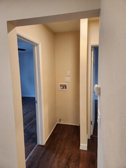 Building Photo - 914 N Olive St