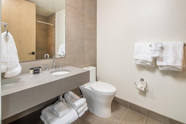 Building Photo - 4 Boathouse Way