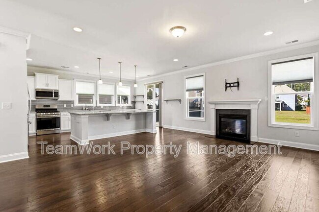 Building Photo - 233 Seaworthy St