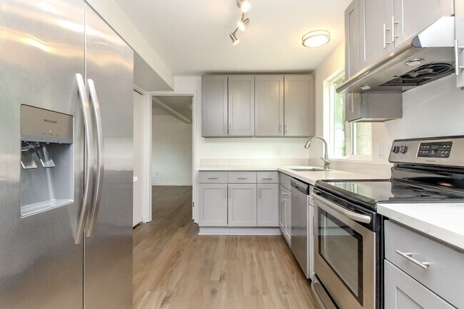 Building Photo - Four Bedroom House Near Camelot Park
