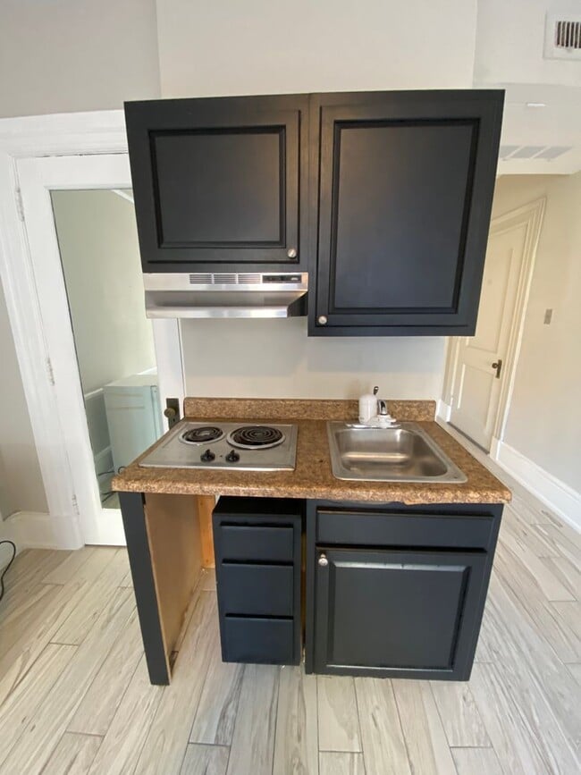 Building Photo - Sleek Studio in the Heart of Center City Available Now!