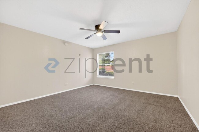 Building Photo - 3225 Crites St