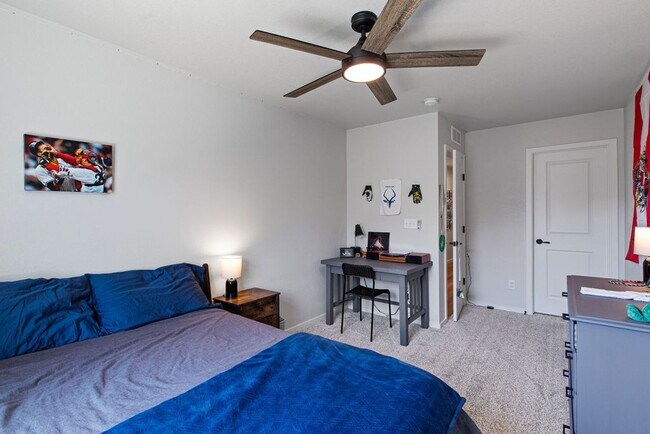 Building Photo - 3 bedroom 2.5 bath in Mosaic