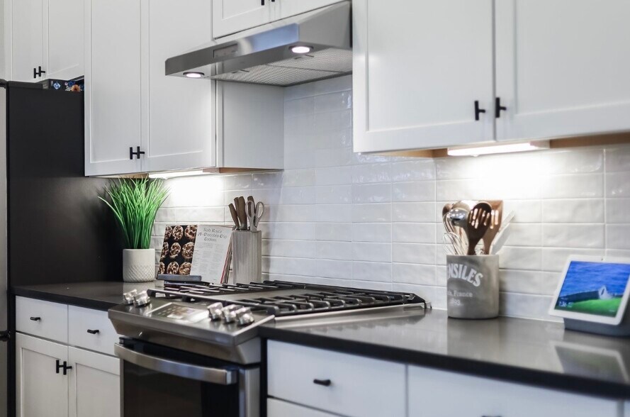 Building Photo - 6006 Rangeland Rd