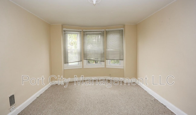 Building Photo - 715 S Linwood Ave
