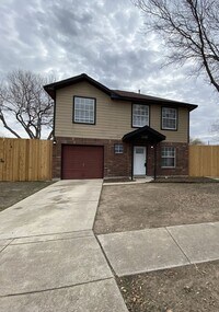 Building Photo - Newly Remodeled!