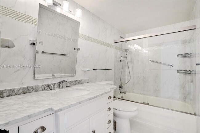 Building Photo - 3113 S Ocean Dr