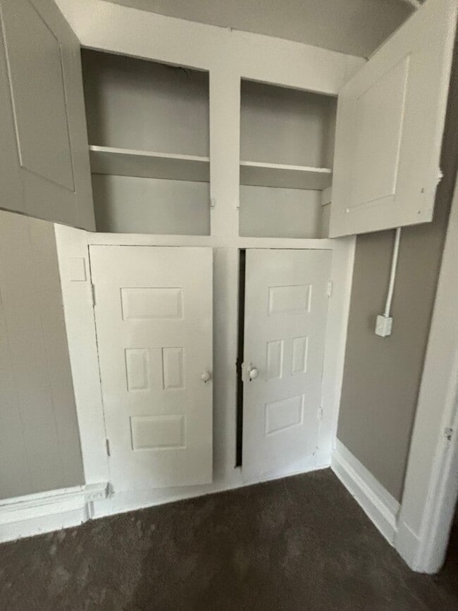 Building Photo - 2BD / 1BA Duplex