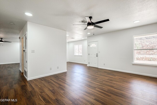 Building Photo - 7600 Plaza Redonda Dr