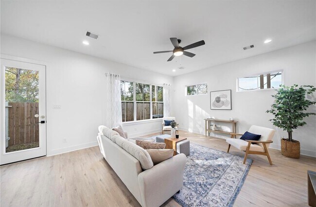 Building Photo - 6404 Highland Pine Ln