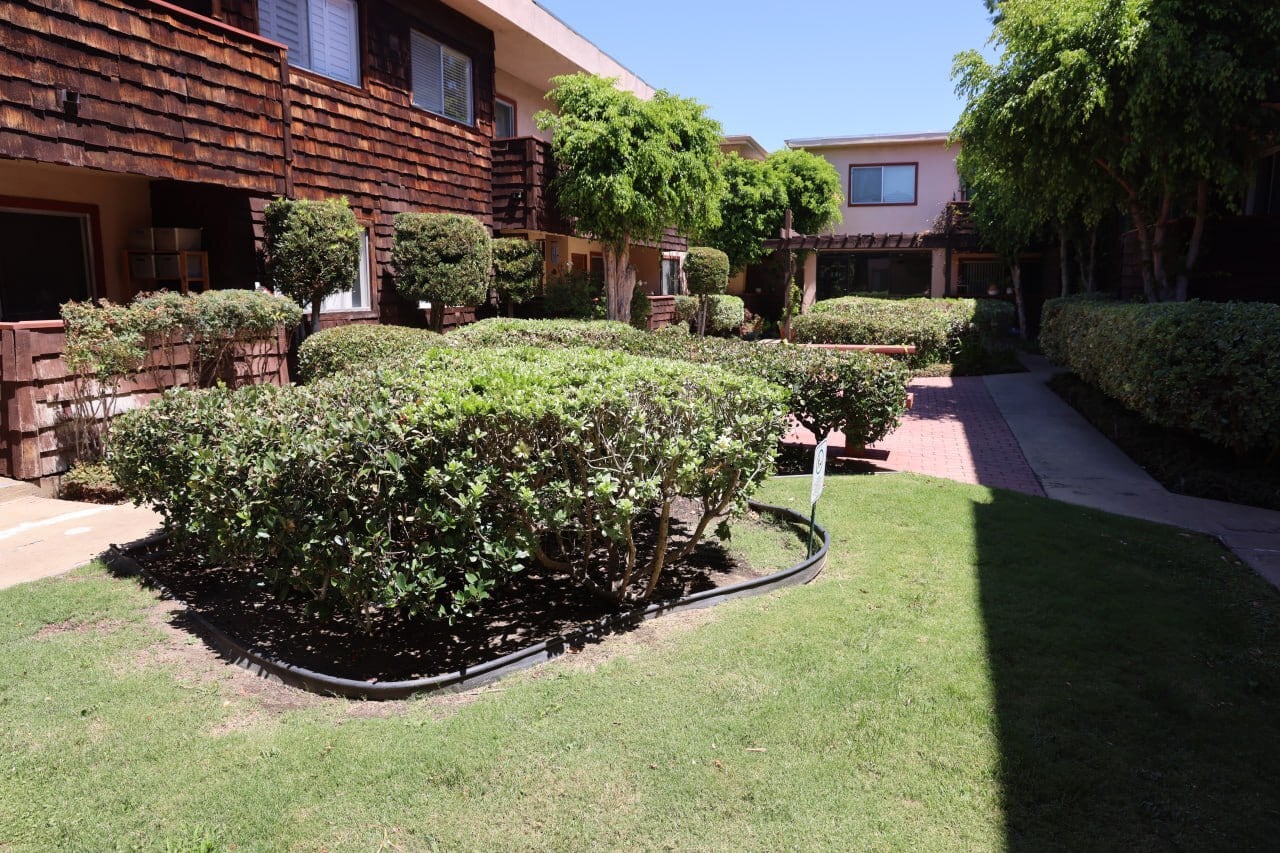 Building Photo - 5403 Newcastle Ave