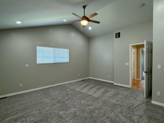 Building Photo - 135 Galapago St
