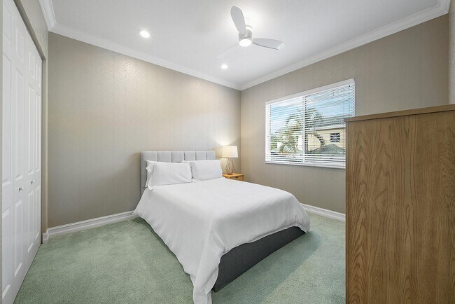 Building Photo - 114 Palm Point Cir