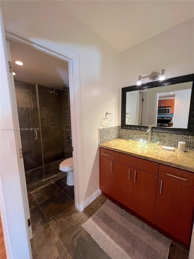 Building Photo - 100 Lincoln Rd