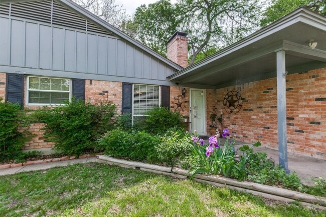 Building Photo - 9551 E Lake Highlands Dr