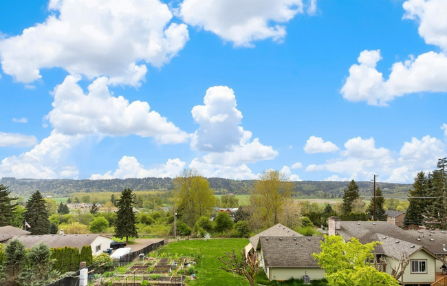 Building Photo - Stunning Duvall Home with View!