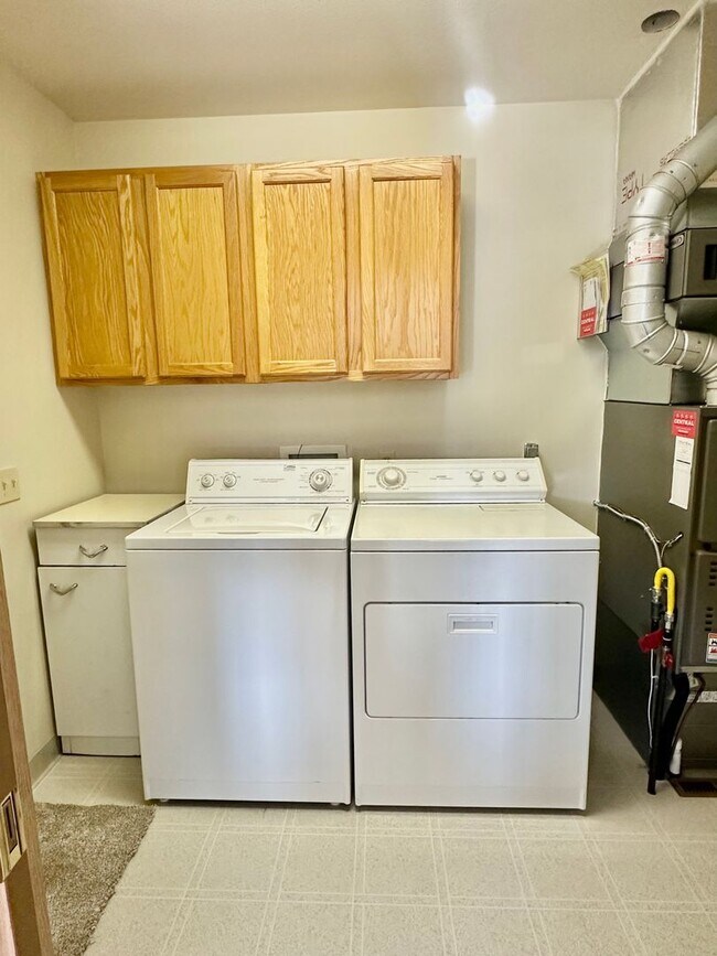 Building Photo - Warm, Spacious, New Remodeled Three Bedroom Home Available Now in Kalispell