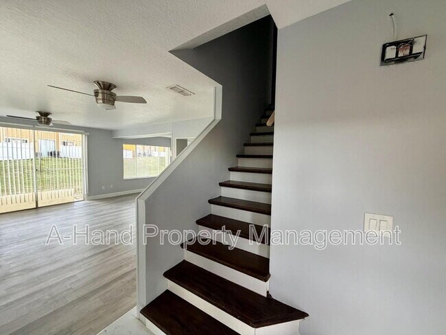 Building Photo - 205 Coconut Palm Way